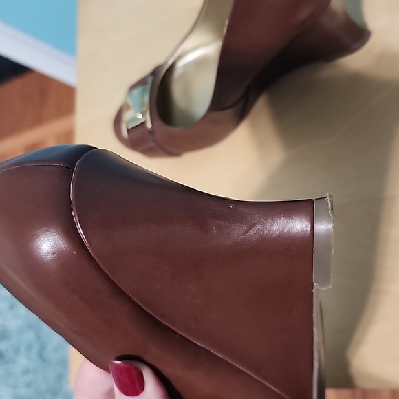 GUESS brown wedges shoes, Size 7M. - Picture 6 of 7